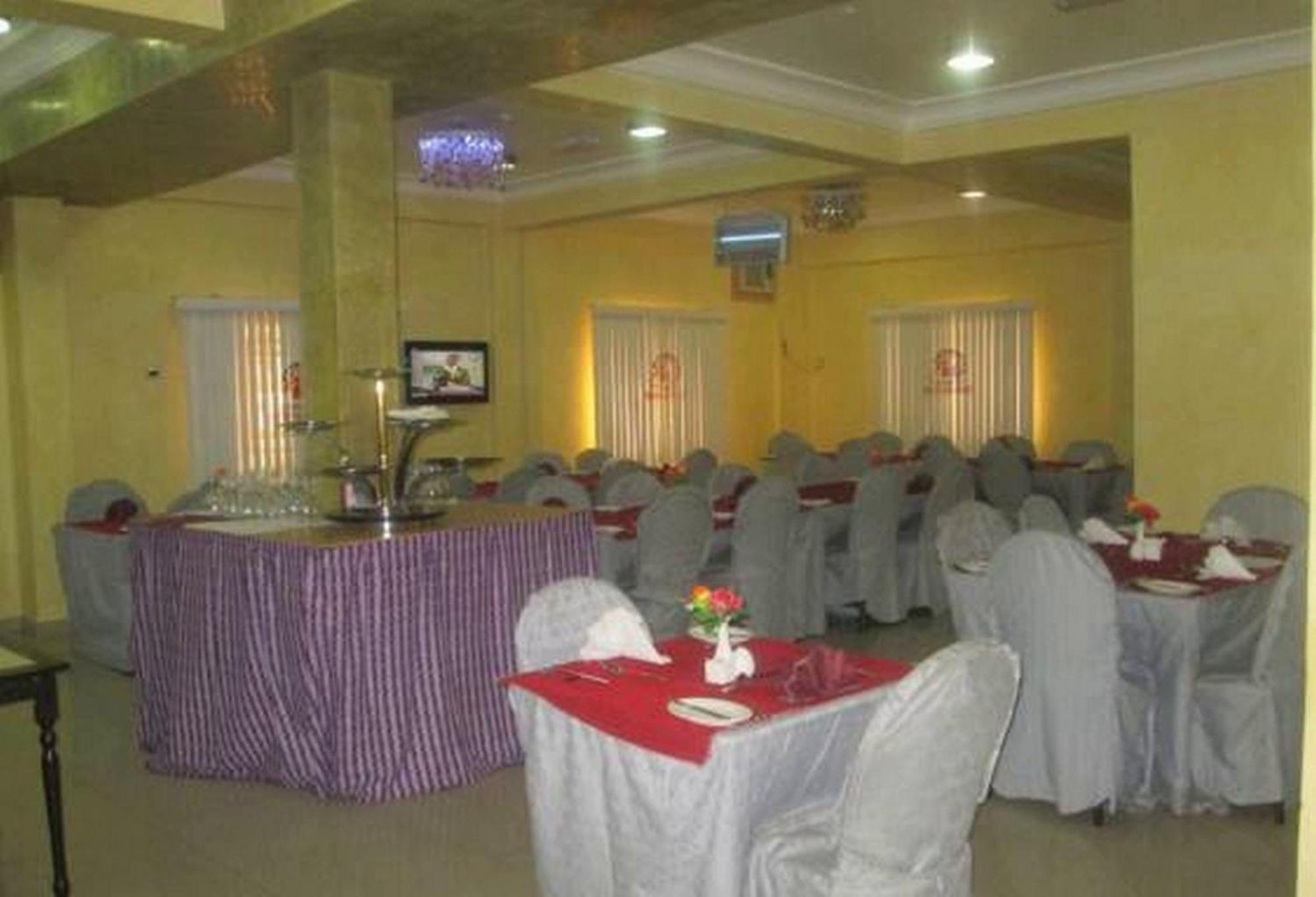 Room In Lodge - Ayalla Hotels And Suites Abuja Buitenkant foto