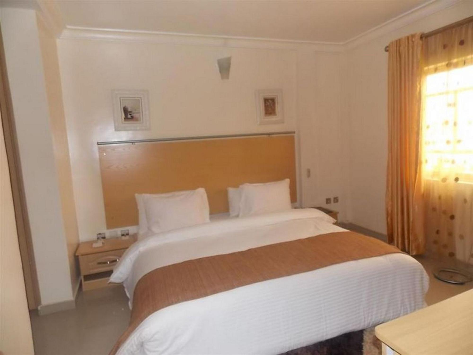 Room In Lodge - Ayalla Hotels And Suites Abuja Buitenkant foto